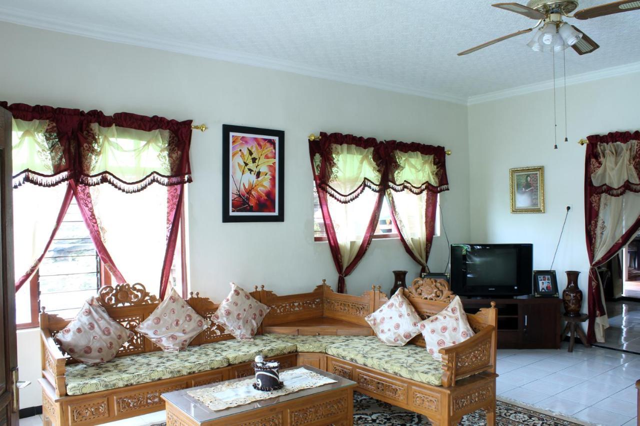 Marry Ind Gunung Kawi Guest House Malang Bumirejo Eksteriør billede