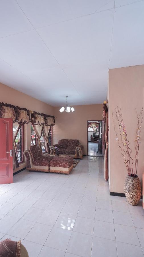 Marry Ind Gunung Kawi Guest House Malang Bumirejo Eksteriør billede